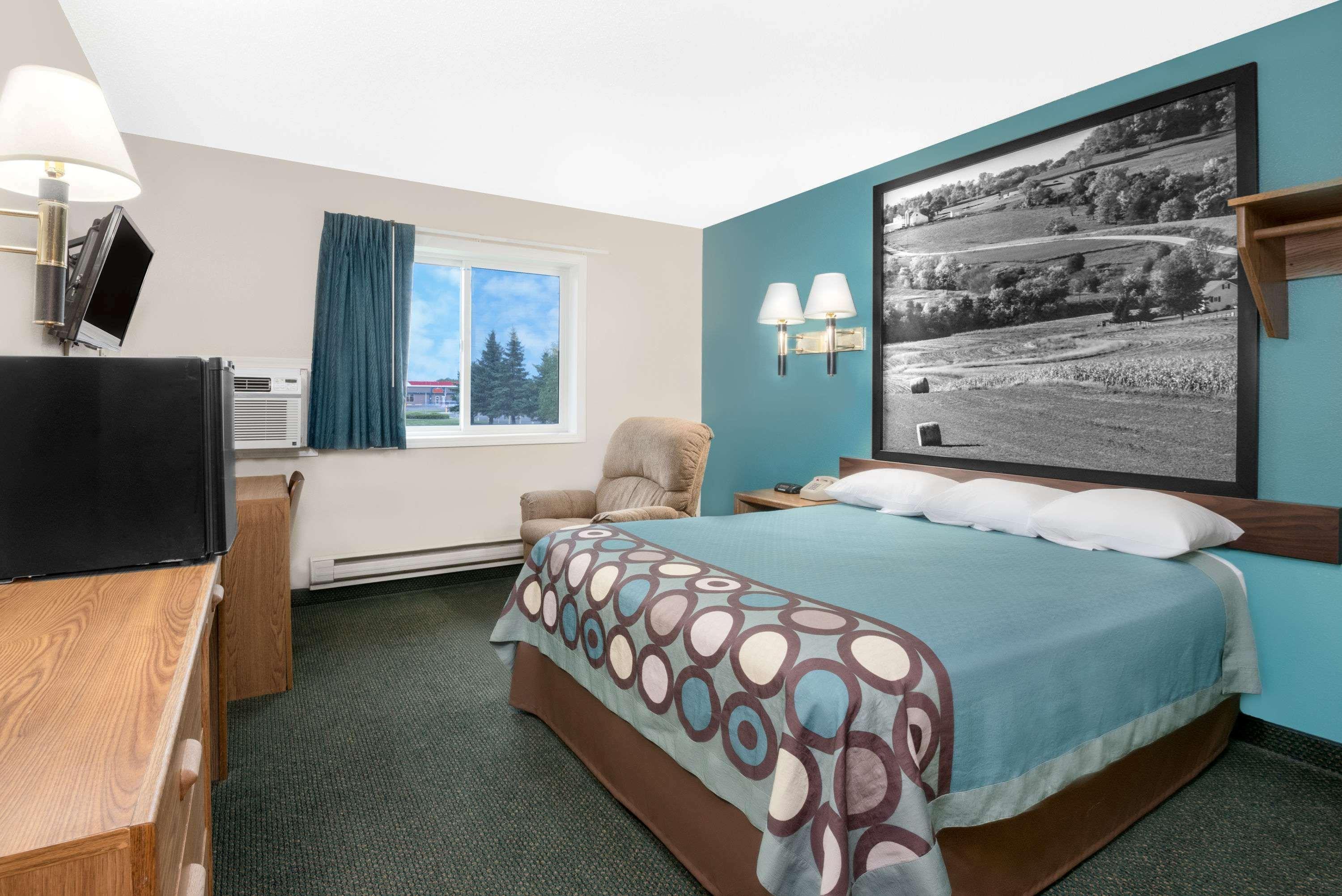 Super 8 By Wyndham Huron Zewnętrze zdjęcie